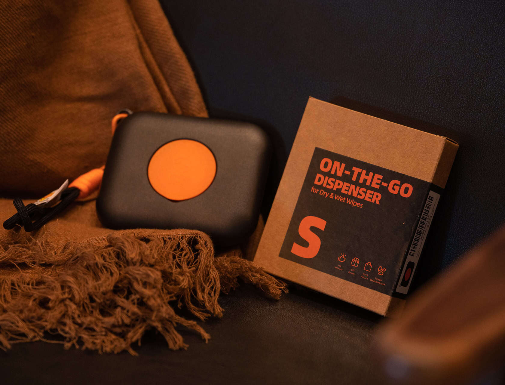 On-the-go dispenser package for dry & wet wipes, easy travel-friendly cleaning essential.