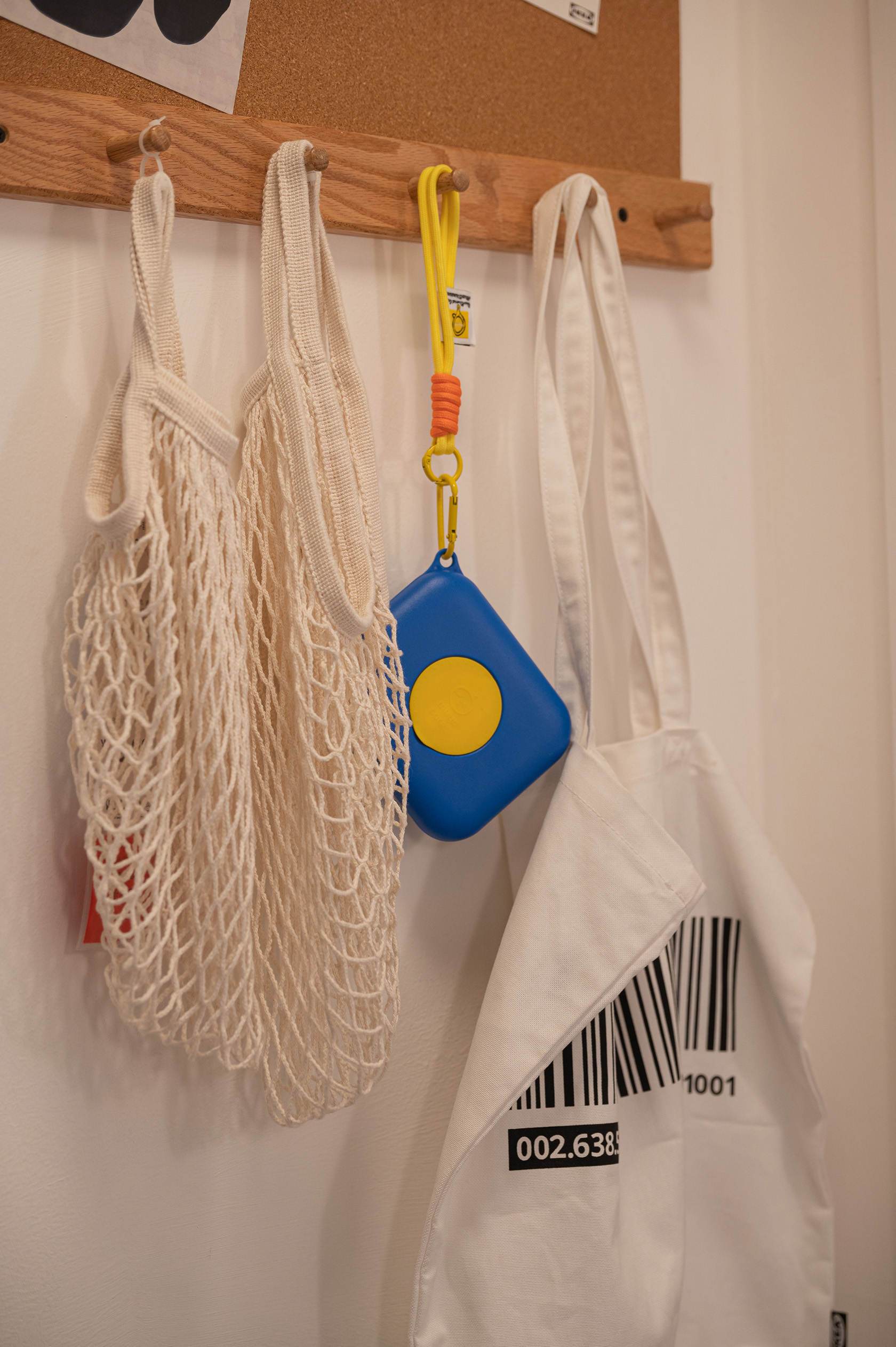 Cleaning, reusable mesh bags, and safety case for health and hygiene.